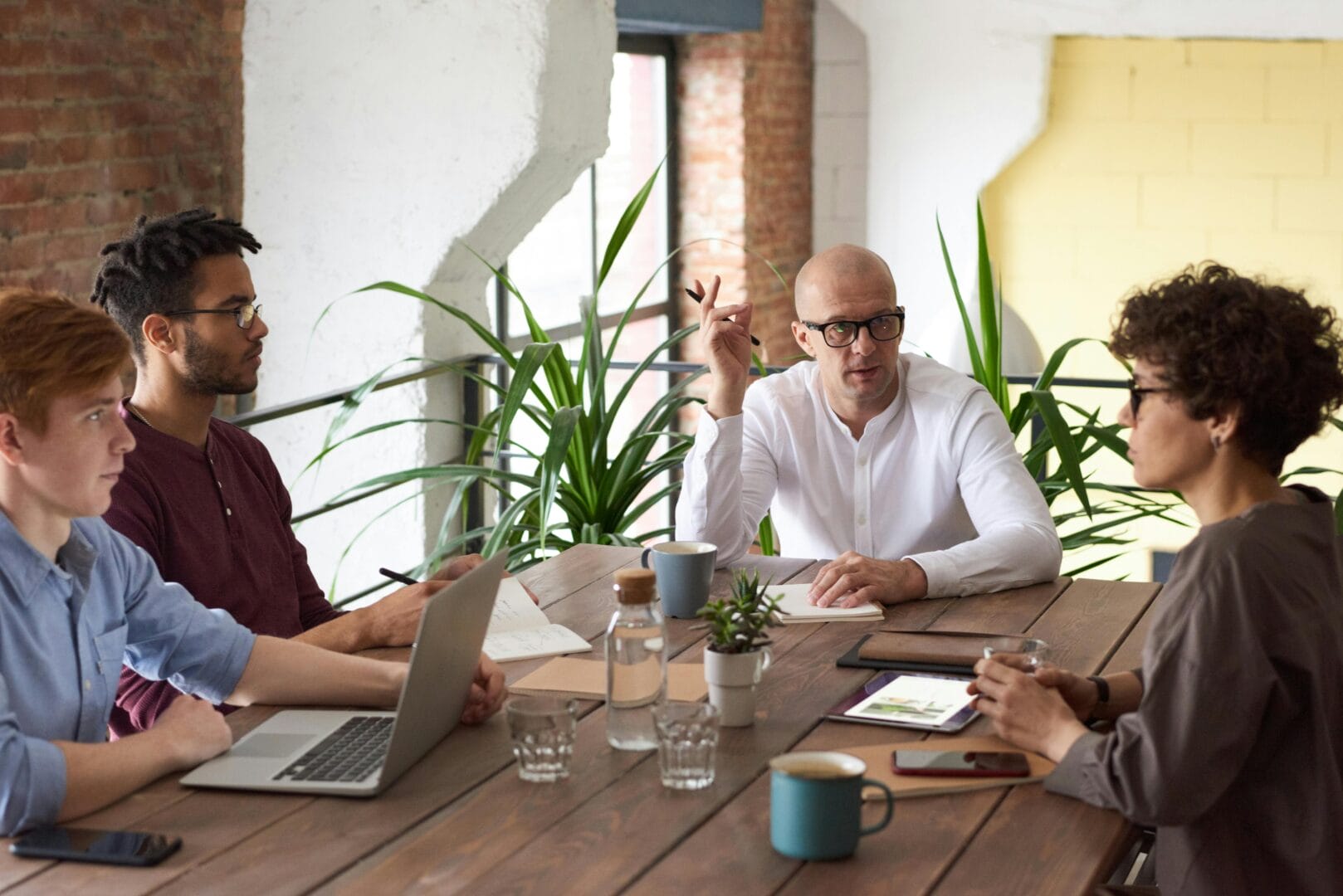 Group of people having a discussion at a table.